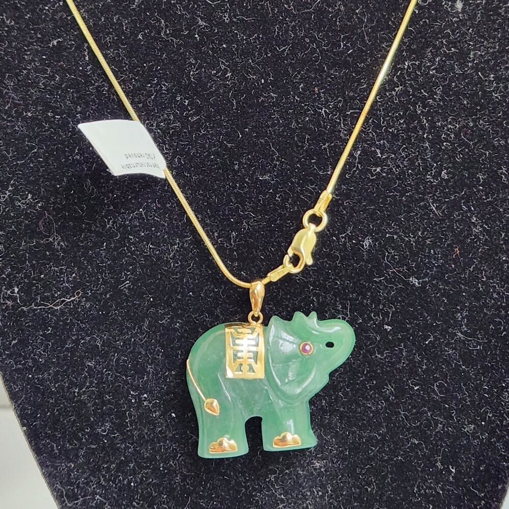 Fluffy 14K Gold Ruby Eye Carved Genuine Jade Elephant Pendant 80s Original